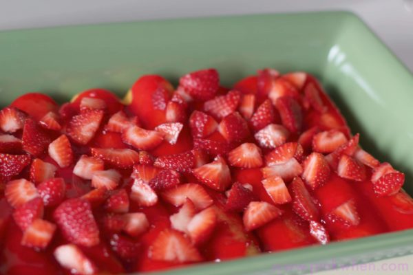 No Bake Strawberry Cloud Cake 
