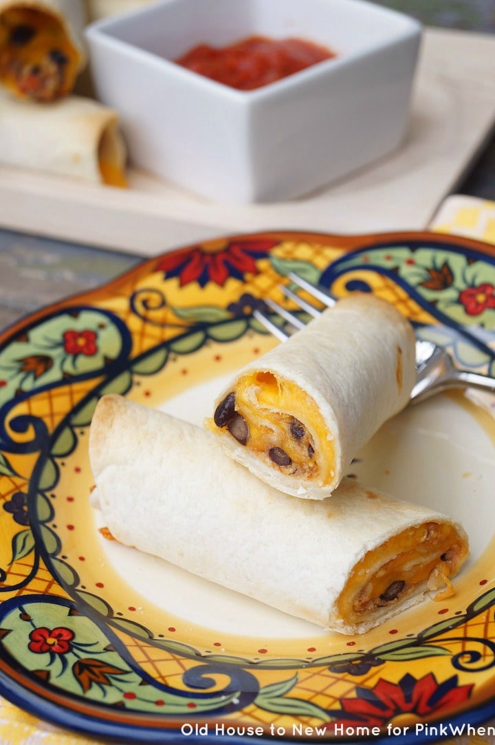 Southwestern Breakfast Taquitos. An easy and tasty breakfast that can be made ahead and frozen!