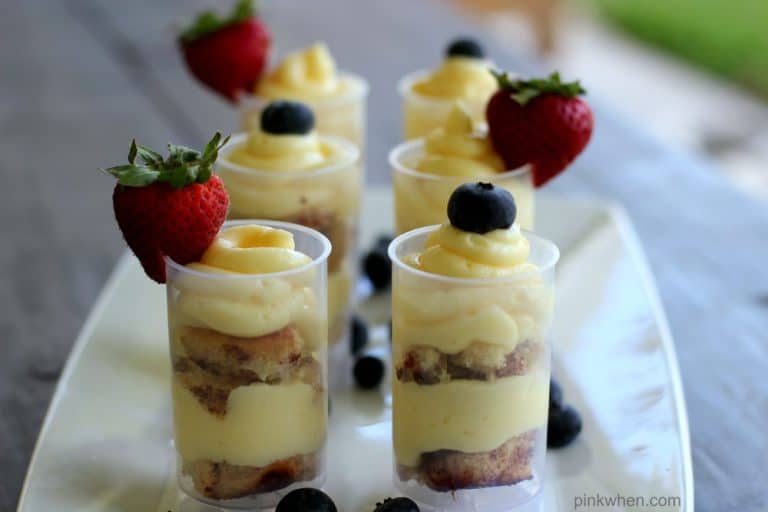 Cinnabon Cinnamon Roll Cheesecake Shooter www.pinkwhen.com