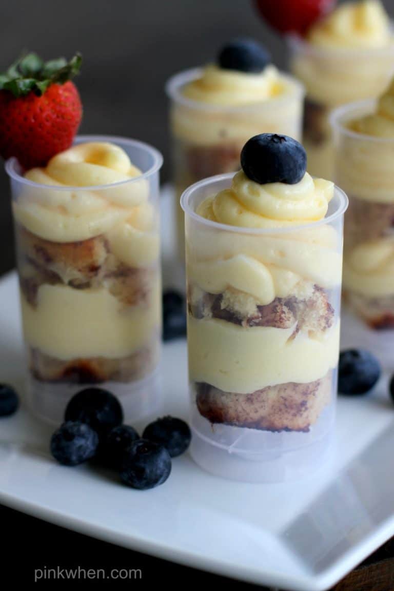 Cinnabon Cinnamon Roll Cheesecake Shooter www.pinkwhen.com