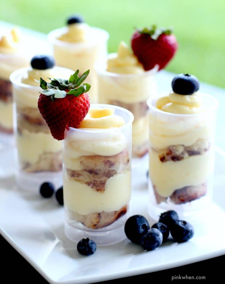 Cinnabon Cinnamon Roll Cheesecake Shooter www.pinkwhen.com