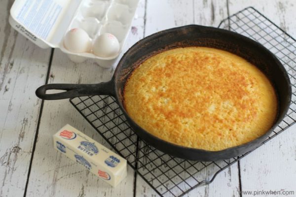 Easy Cornbread Skillet Recipe | www.pinkwhen.com