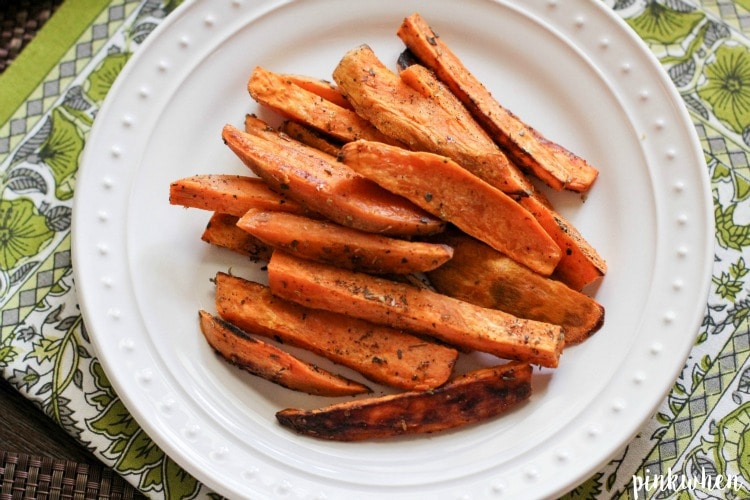 These delicious home cut sweet potato fries are healthy and deliciously easy to make! | PinkWhen