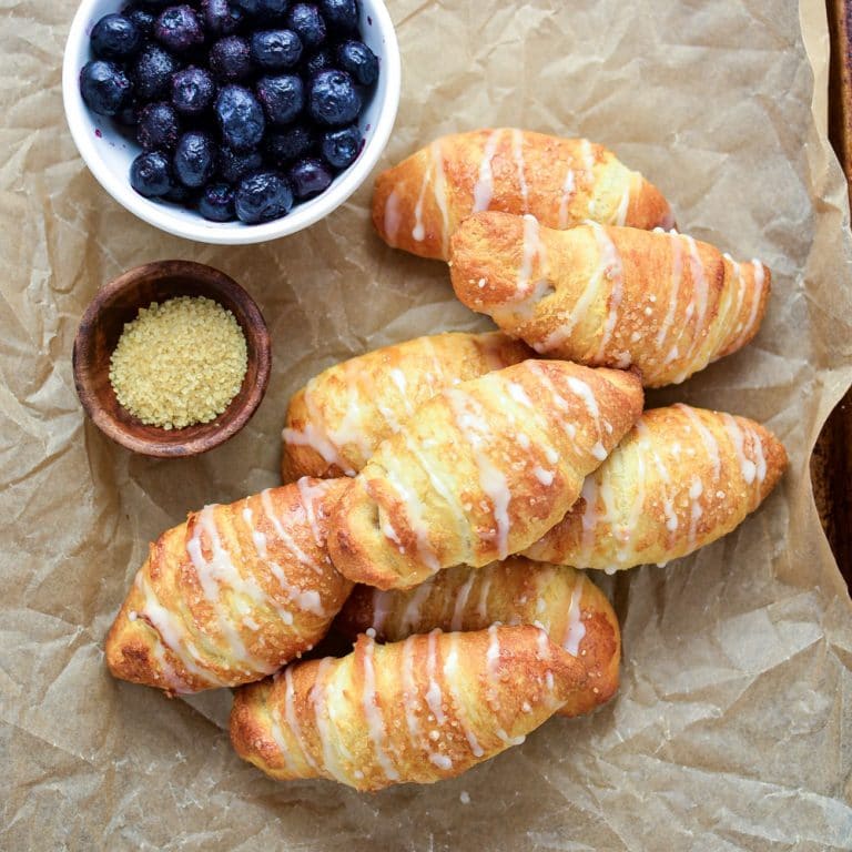 As we start edging our way into spring, I can't help but think about all the delicious food that comes along with it. These blueberry almond crescent rolls are one of those recipes.