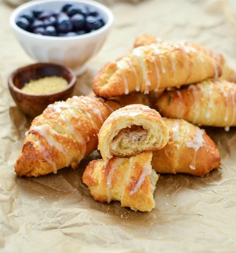 As we start edging our way into spring, I can't help but think about all the delicious food that comes along with it. These blueberry almond crescent rolls are one of those recipes.