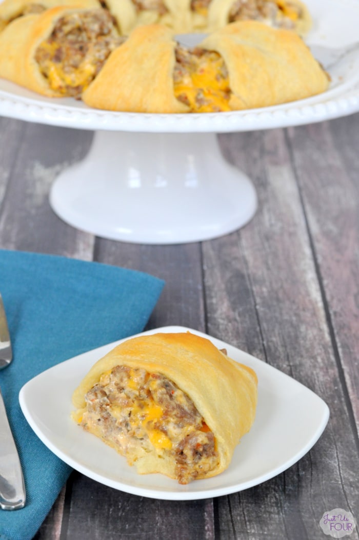 Cheesy-Sausage-Crescent-Brunch-Ring-9
