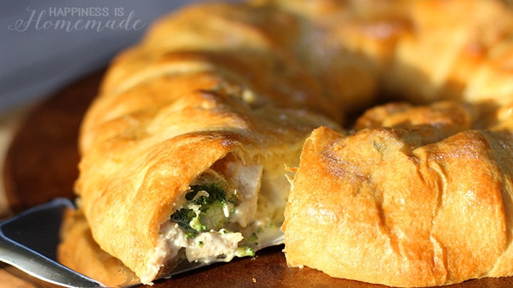 Chicken-and-Broccoli-Crescent-Roll-Ring