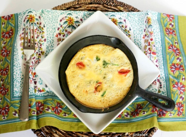 Spinach and Tomato Frittata - the perfectly healthy breakfast or brunch! 