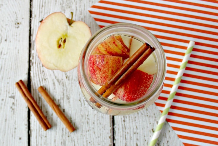 detox-water-recipes-with-apple