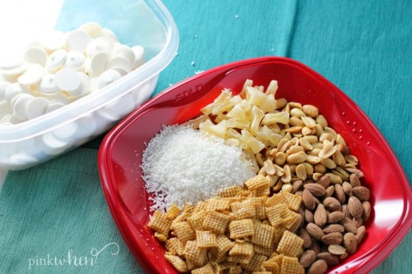 Look no further for a delicious holiday snack, because this Cringle Christmas Snack is not only easy, but it will go FAST! 