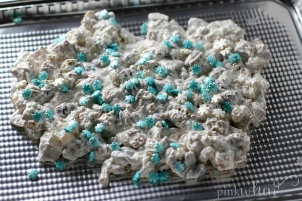 Look no further for a delicious holiday snack, because this Cringle Christmas Snack is not only easy, but it will go FAST! 