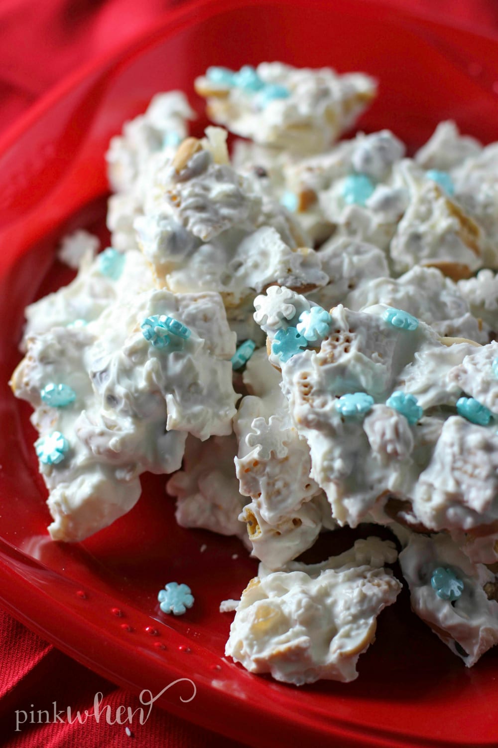 This Cringle Christmas Crack Snack is not only easy, but it will go FAST! You have to try this at least once this holiday season. I promise you won't regret it! #ChristmasCrack #ChristmasCrackRecipe #ChristmasDessert
