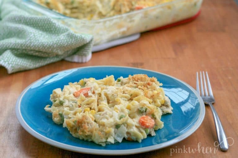 Comfort food at it's finest, this Chicken Noodle Casserole is a perfect weeknight and #easydinnerrecipe