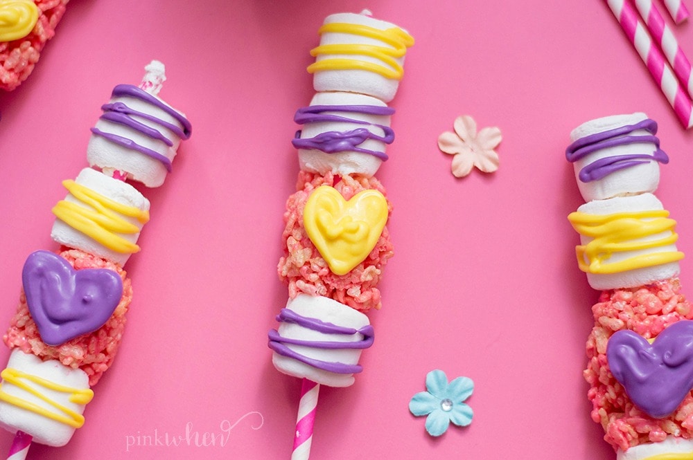 A cute and simple treat, these Mothers Day Dessert Skewers are fun for mom and kiddos! #MothersDay #DessertIdeas