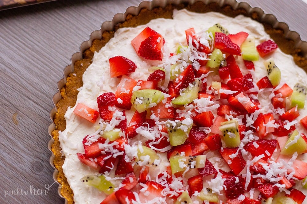 The Ultimate Dessert Fruit Pizza Recipe. Friends and family will be excited for this delicious treat! #fruitpizza #fruitpizzarecipe #dessertpizza #dessertideas