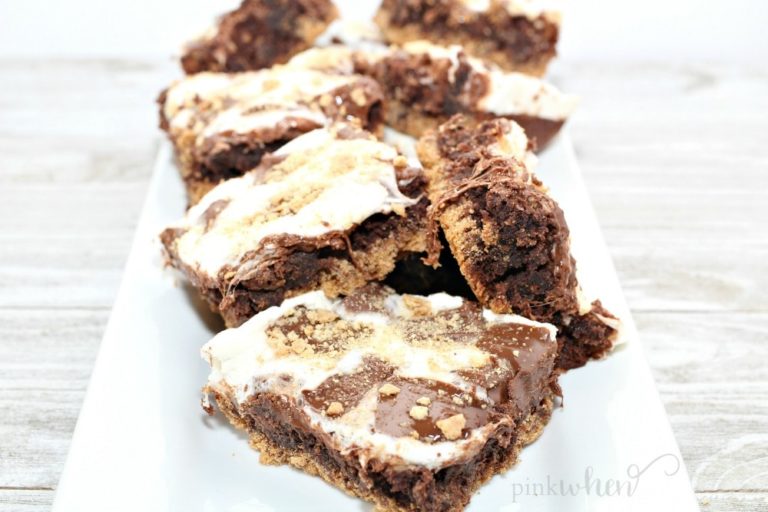Delicious and Easy Brownie Recipe | S'mores Brownies are so easy and flavorful, and two of my favorite desserts combined into one. #easybrownies #brownierecipe #dessertrecipes