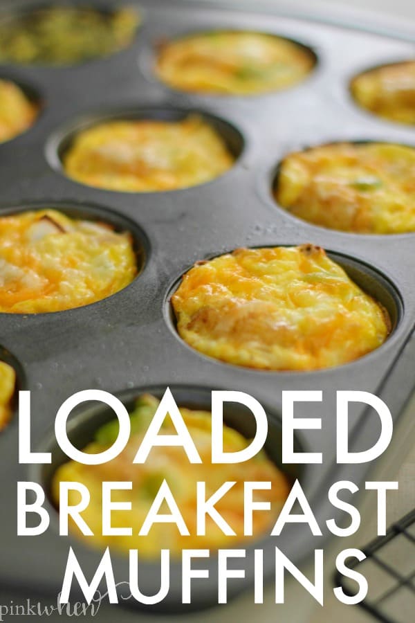 These SCRAMBLED EGG BREAKFAST MUFFINS are perfect. A quick before school option and perfect for those busy weekdays. Save leftovers and even freeze them for later. #breakfastmuffins