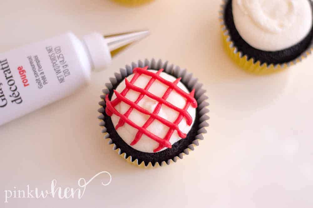 hot dog dessert decorate cupcakes