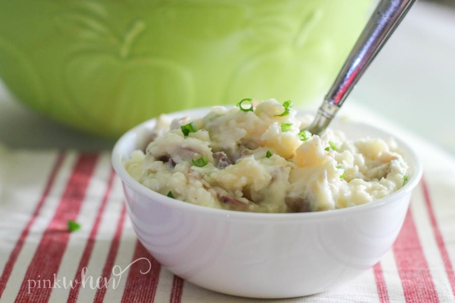 This really is the BEST MASHED POTATOES RECIPE, and it's also an Instant Pot Mashed Potatoes Recipe. Super quick, easy, and loaded with flavor #bestmashedpotatoes #instantpot #mashedpotatoes #easy #sidedish