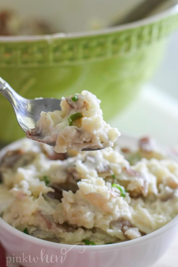 This really is the BEST MASHED POTATOES RECIPE, and it's also an Instant Pot Mashed Potatoes Recipe. Super quick, easy, and loaded with flavor #bestmashedpotatoes #instantpot #mashedpotatoes #easy #sidedish