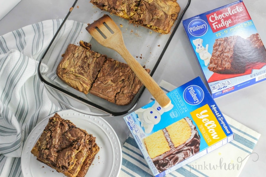 This Cake Mix Cookie Bars Brownie recipe is the BEST of both worlds! Delicious cake mix cookies and brownie rolled into ONE! 