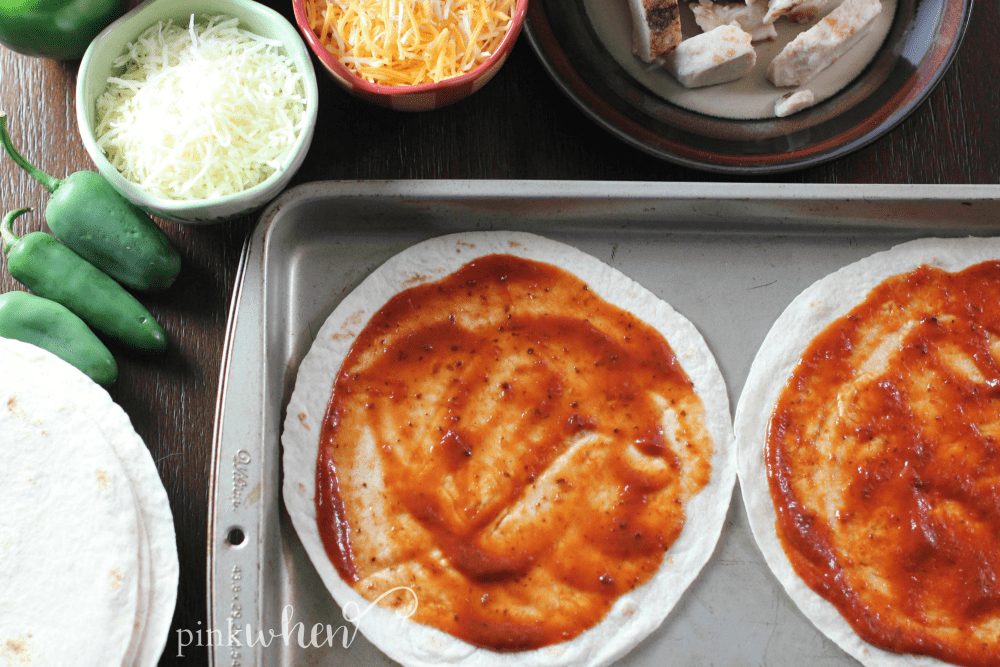 Fajita Chicken Mexican Pizza is one of my FAVORITE tailgating recipes. You can also easily change this up for so many variations. 
