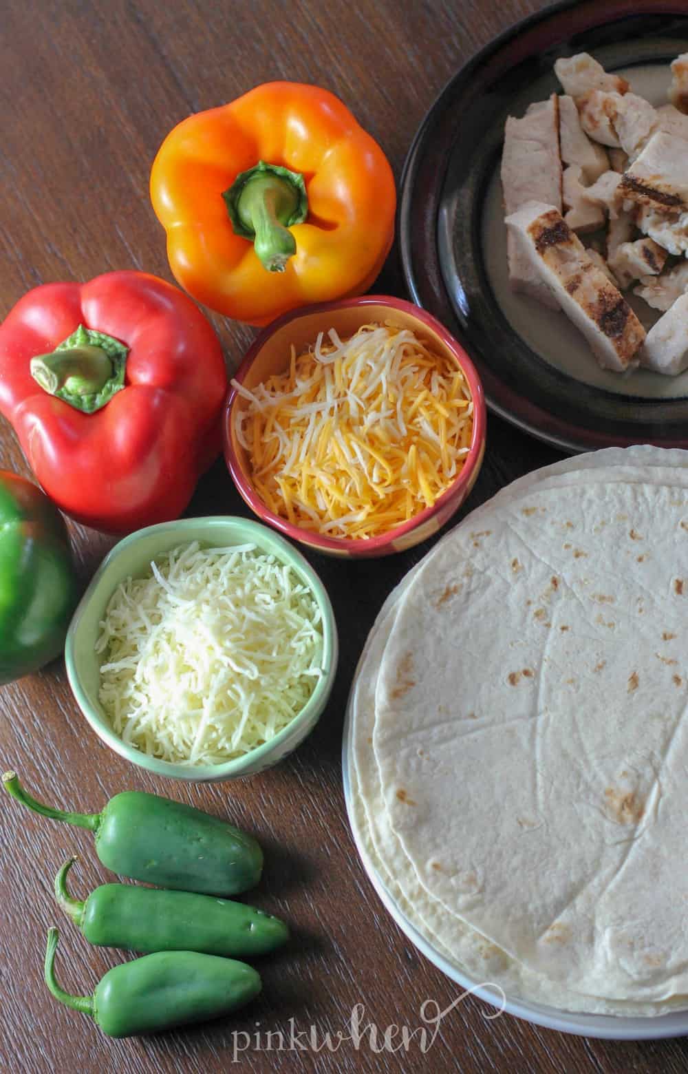 Fajita Chicken Mexican Pizza is one of my FAVORITE tailgating recipes. You can also easily change this up for so many variations. 