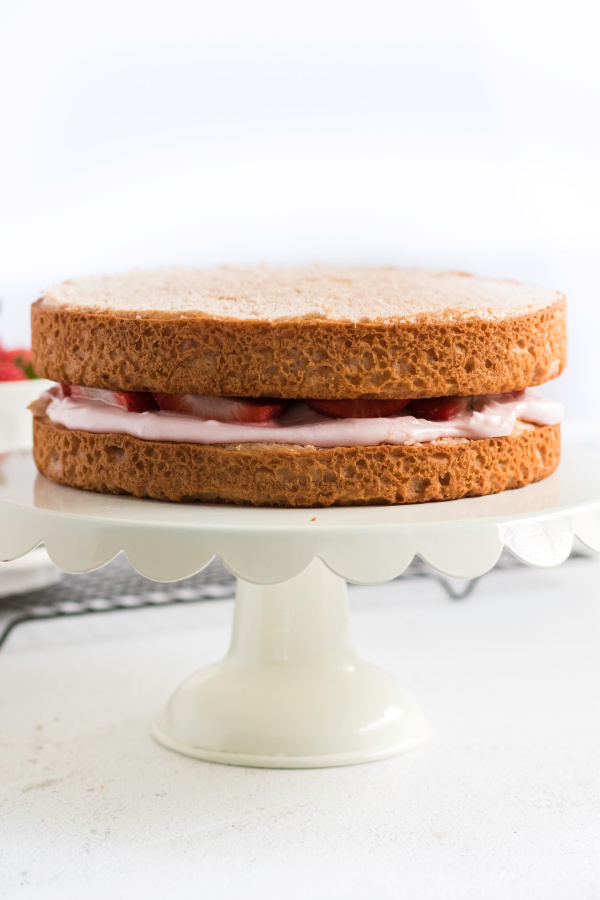 STrawberry cake layered
