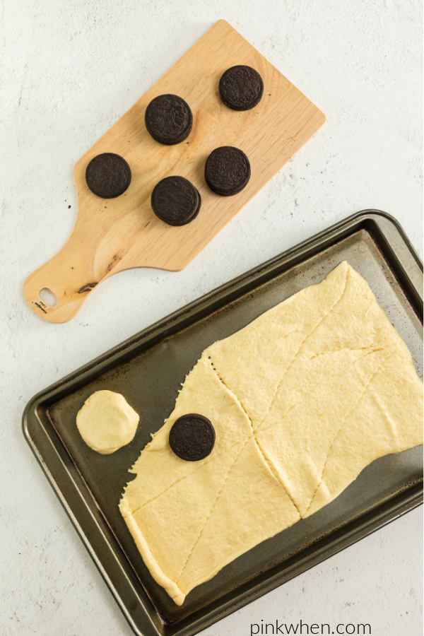 Placing OREOs on a crescent sheet