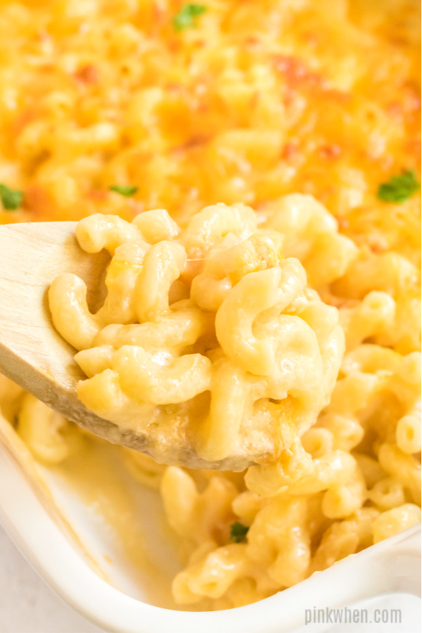 A scoop of macaroni and cheese in a casserole dish. 