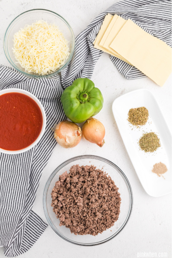 Ingredients needed to make crockpot lasagna.