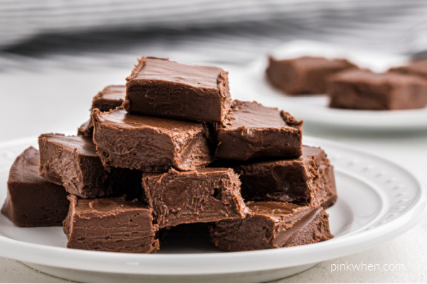 2 ingredient fudge made with peanut butter and chocolate frosting. 