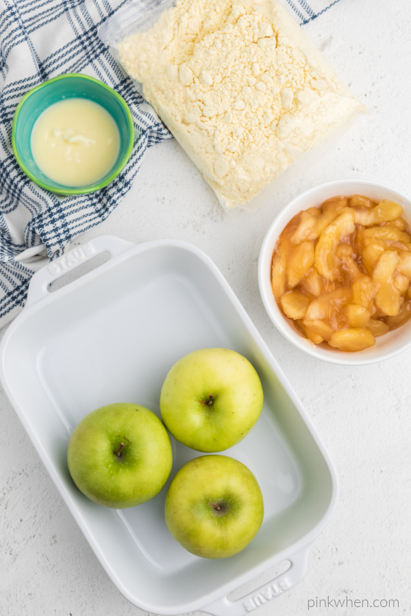 ingredients needed for apple pie filling dump cake.