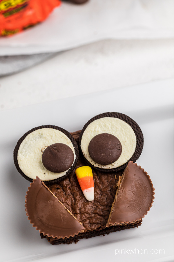 Brownie owls are made with Oreo cookies, candy corns, and Reese's cups! 