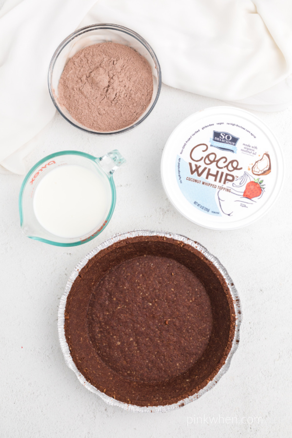 Ingredients needed to make a chocolate pie. 