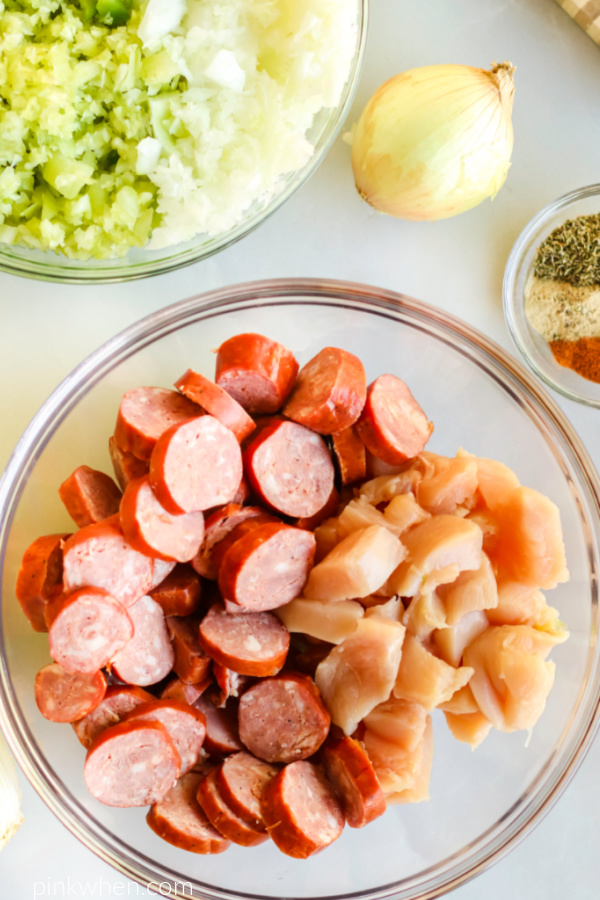 Ingredients needed to make chicken and sausage jambalaya.