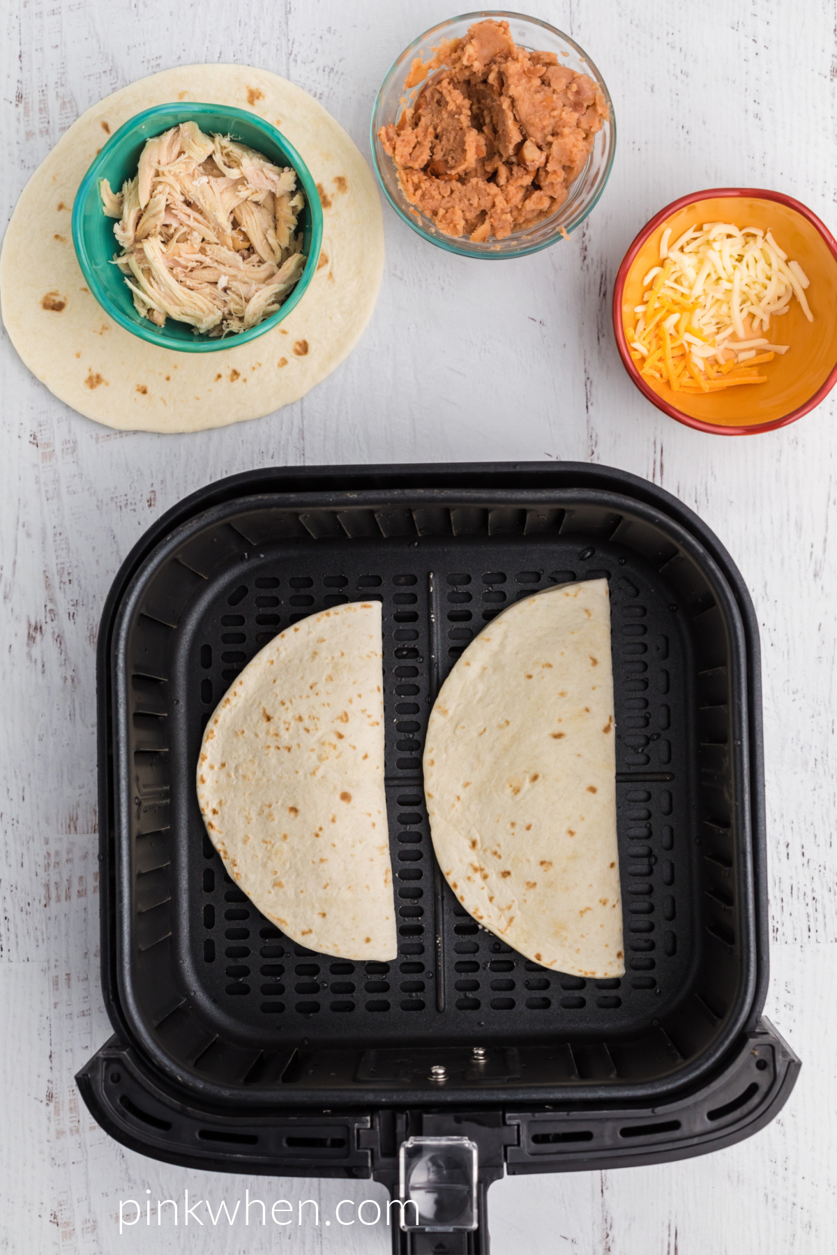Quessadillas in the basket of the air fryer. 