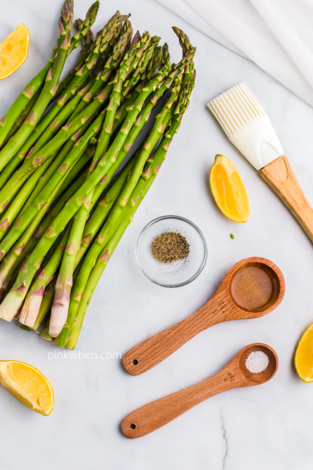 Ingredients needed to make asparagus in the air fryer. 