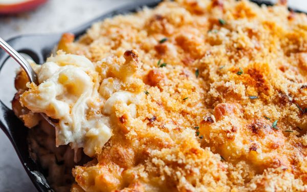 Spoonful of mac and cheese with breadcrumbs.