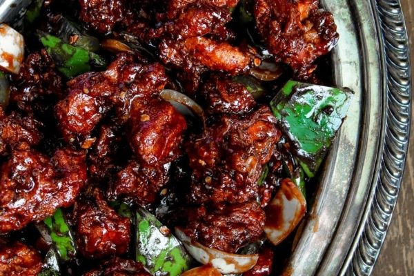 Crispy chicken with spicy chili sauce.