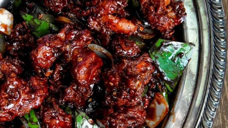 Crispy chicken with spicy chili sauce.