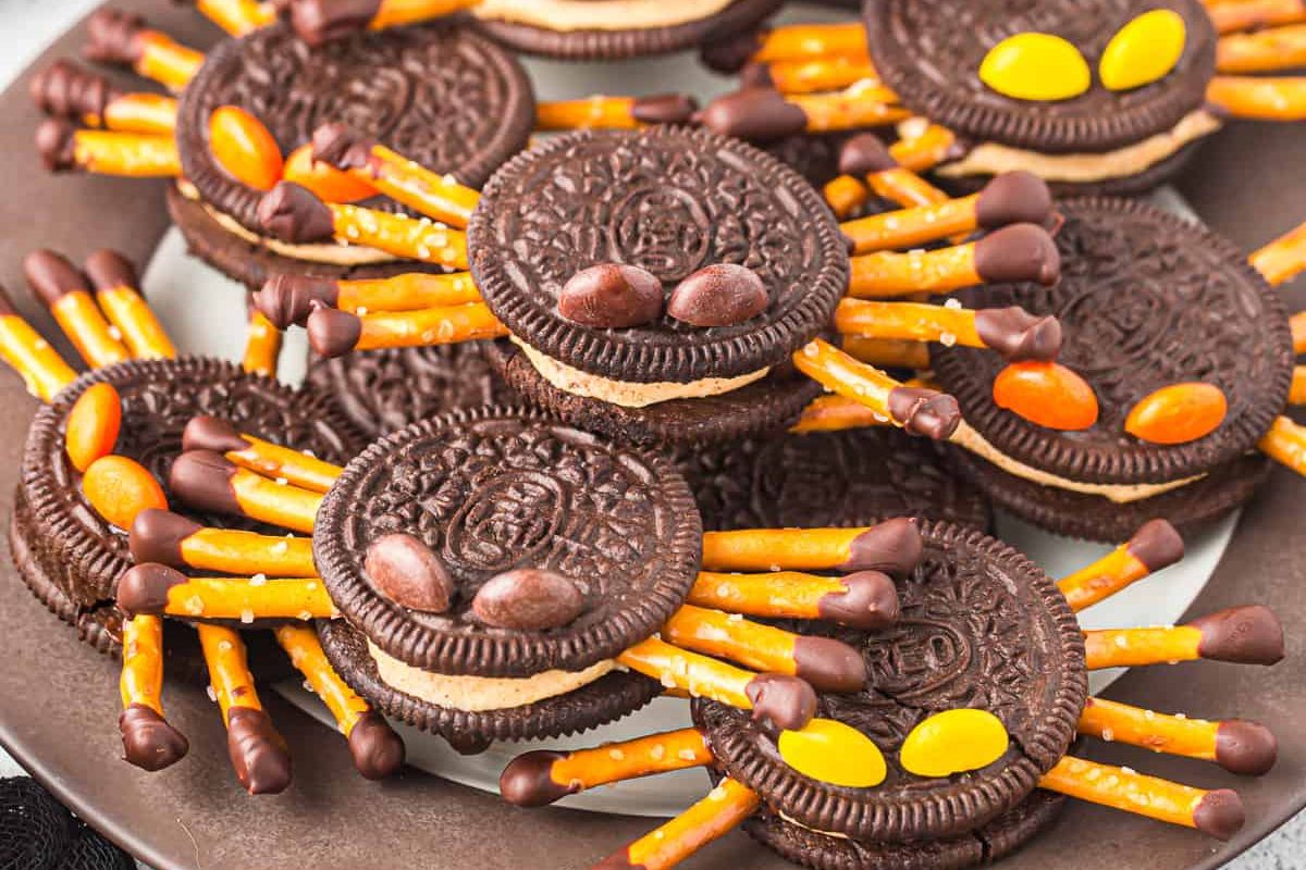 Oreo cookies that look like spiders with eyes.