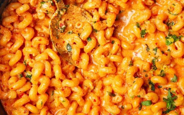 One pot of spicy creamy mac and cheese.