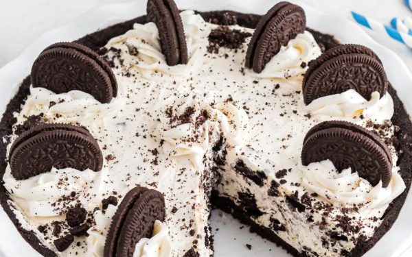Oreo pie with a slice.