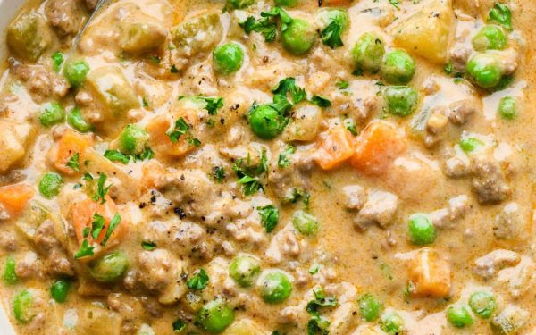 Shepherds pie soup with peas and carrots.