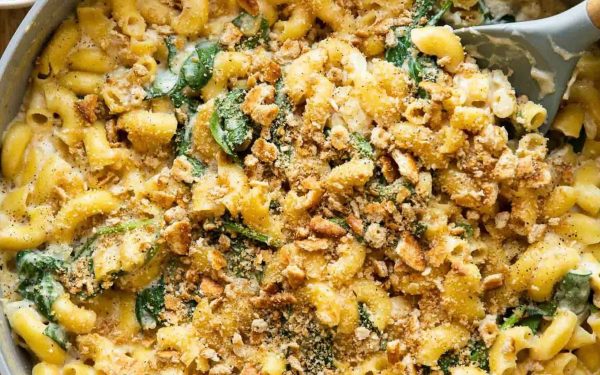 Detailed shot of mac and cheese with ricotta and spinach