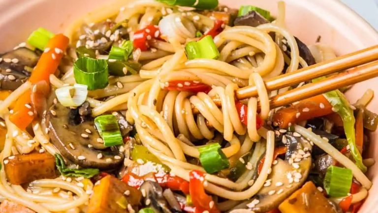 vegan stir fry noodles.