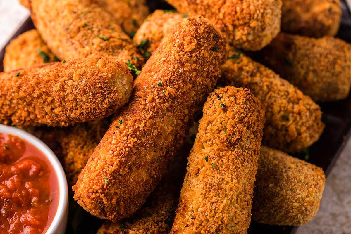 air fryer chicken mozzarella sticks with marinara dip bella bucchiotti 37 1024x683 1