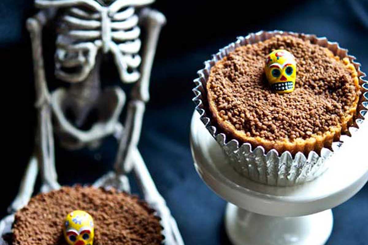 Cupcakes with icing made to look like a graveyard on top.
