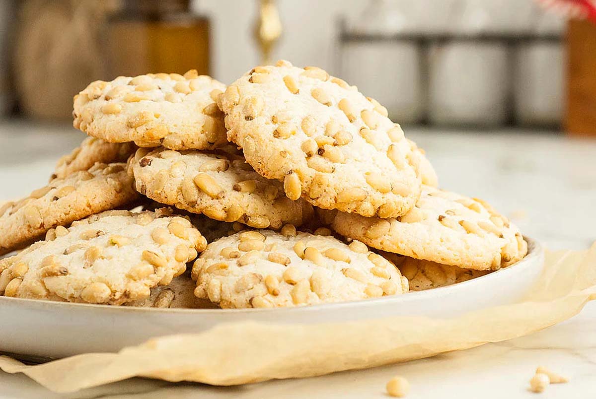 Cookies with pine nuts on the plate.